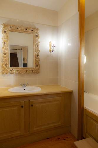 salle de bains chateau de murviel chambre reine margot